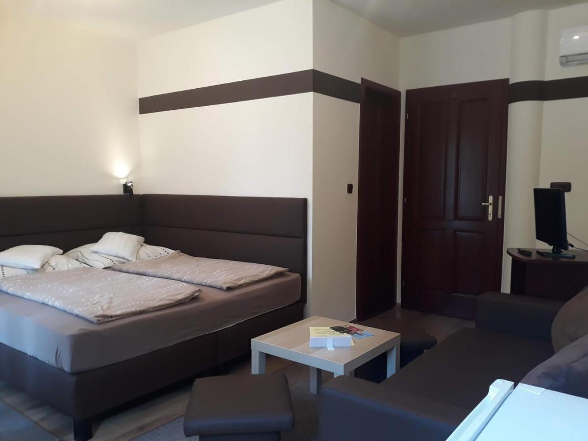 Decsi Vendégház Esztergom Exterior foto